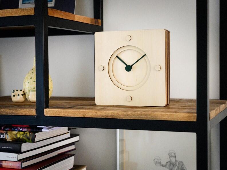 Tisch- und Wanduhr PLEX