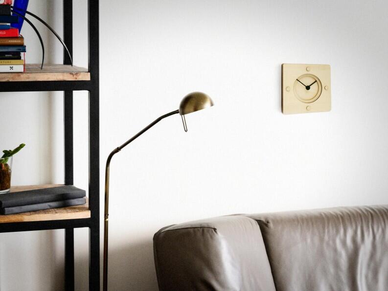 Tisch- und Wanduhr PLEX